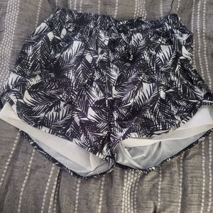 Active wear shorts